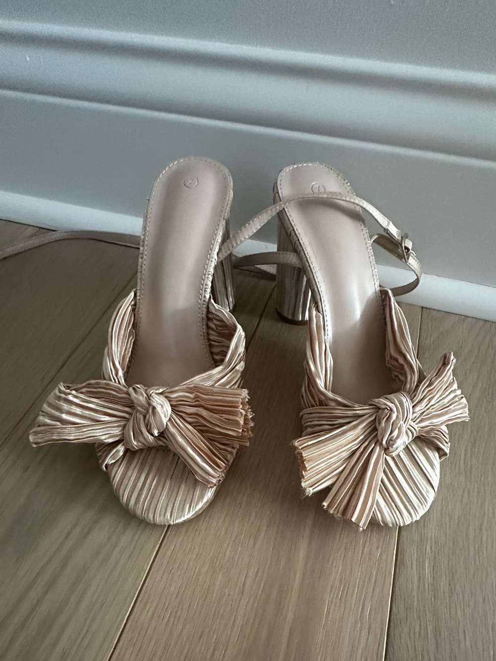 Champagne nude satin super comfy heels size 7